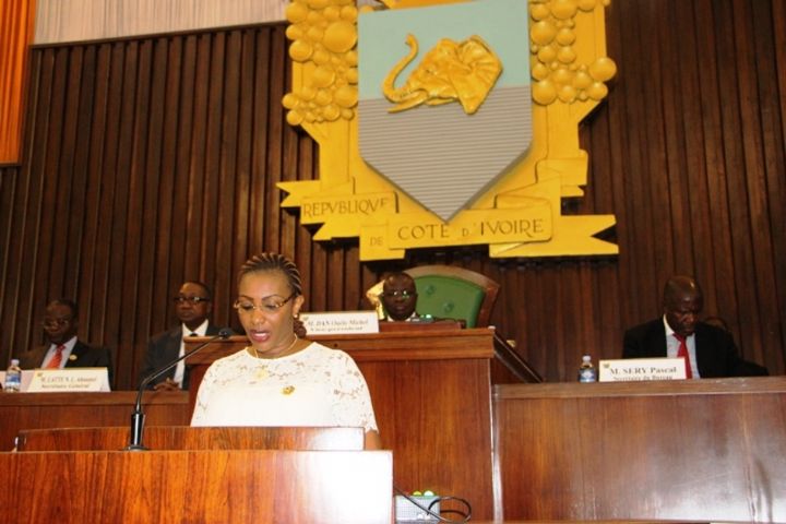 Question orale avec débat à l’Assemblée nationale : Le ministre Gaoussou Touré interpellé sur l’univers des transports à Abidjan par l’honorable Traoré Adjaratou