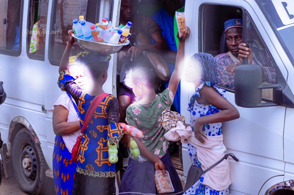 Travail des enfants sur les voies accidentogènes : dans le quotidien d’une enfance brisée sur le corridor de Yopougon GESCO (Reportage)