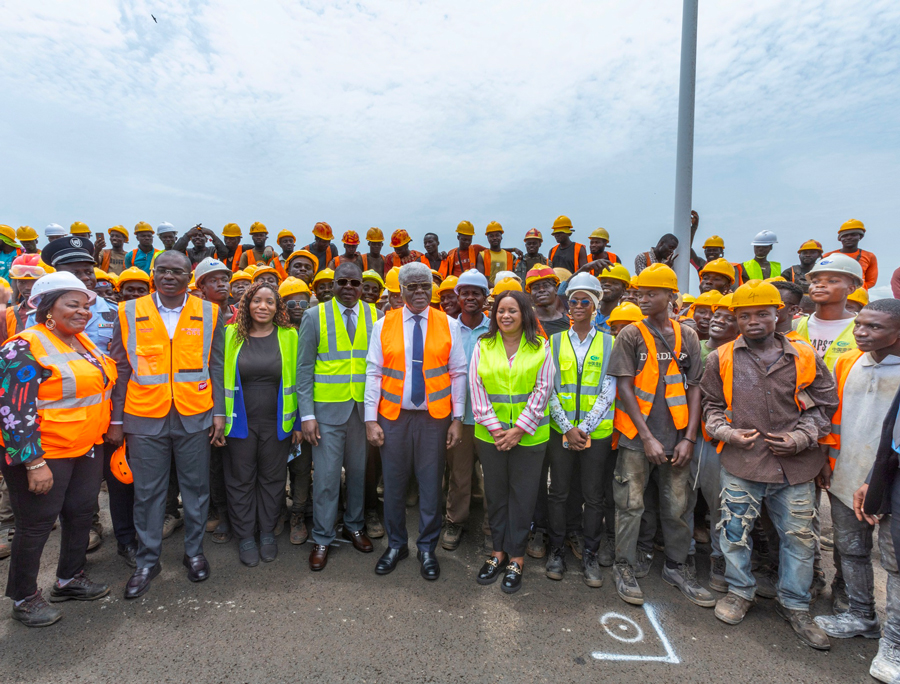 Travaux d'aménagement du Carrefour AKWABA, à Port-Bouët : le chantier est prêt à 99%, annonce le Premier Ministre Robert Beugré Mambé