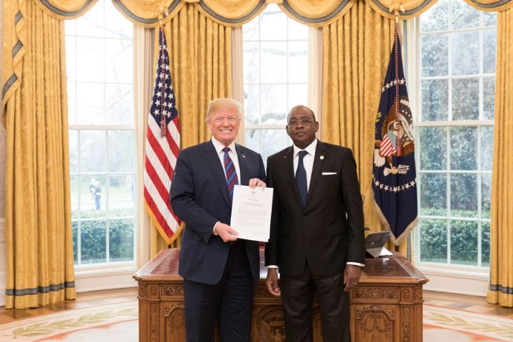 Cérémonie de présentation des lettres de créances de l’Ambassadeur Haidara / Le Président Donald Trump félicite les autorités ivoiriennes : « J’applaudis l’impressionnante avancée économique, sous le leadership du Président Ouattara »