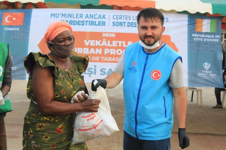 Tabaski: une fondation turque lance la distribution de 1 500 bœufs en Côte d’Ivoire