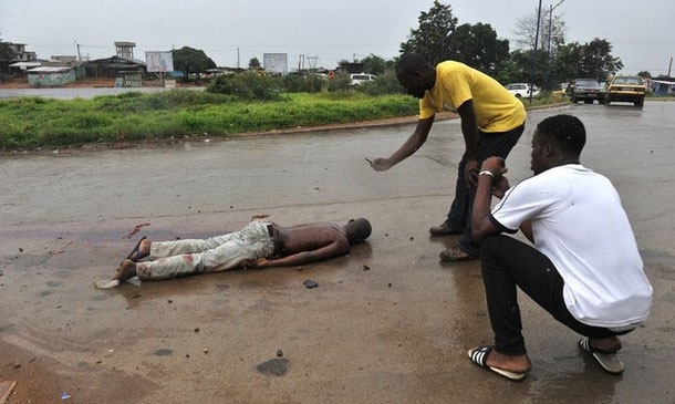 Côte d’Ivoire : L’Union africaine devrait faire pression auprès de Laurent Gbagbo pour que cessent les exactions