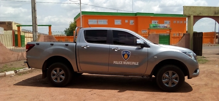 Un véhicule de patrouille pour renforcer les capacités opérationnelles de la police municipale de Bouna