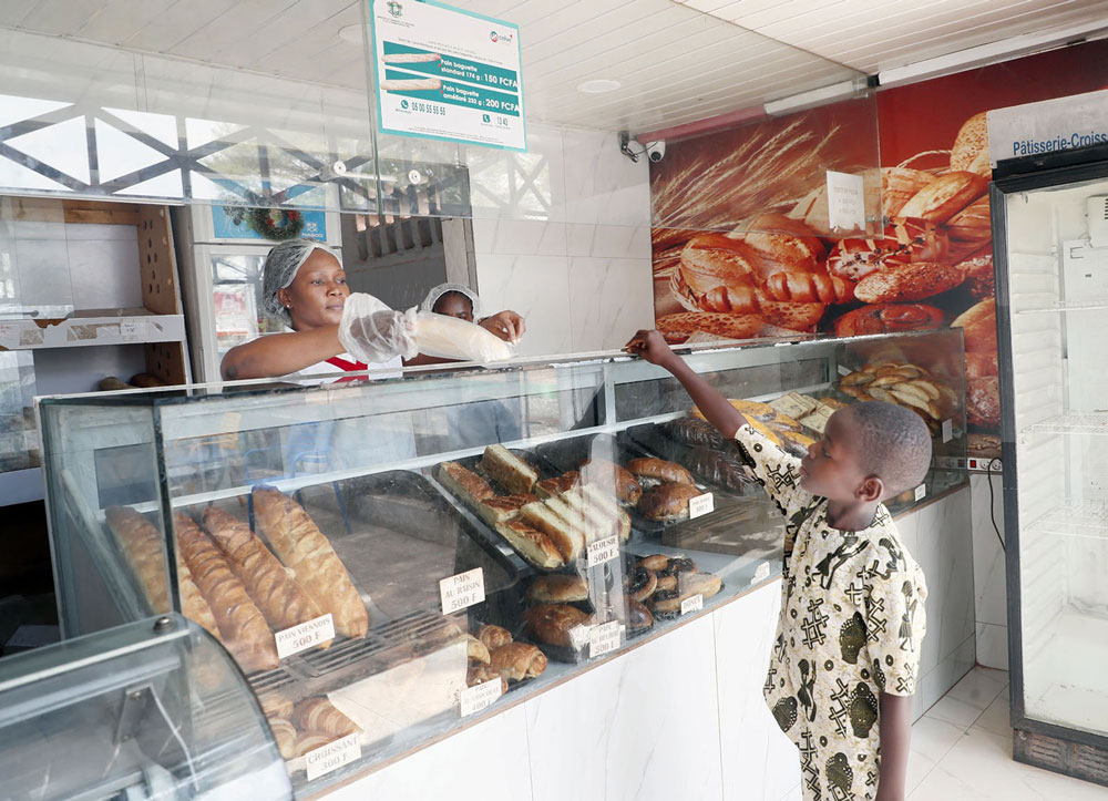 École de la 2ème Chance (E2C) : le Coordonnateur Général du PSGouv, Non Karna Coulibaly, en immersion dans des établissements hôteliers et pâtissiers de Yamoussoukro
