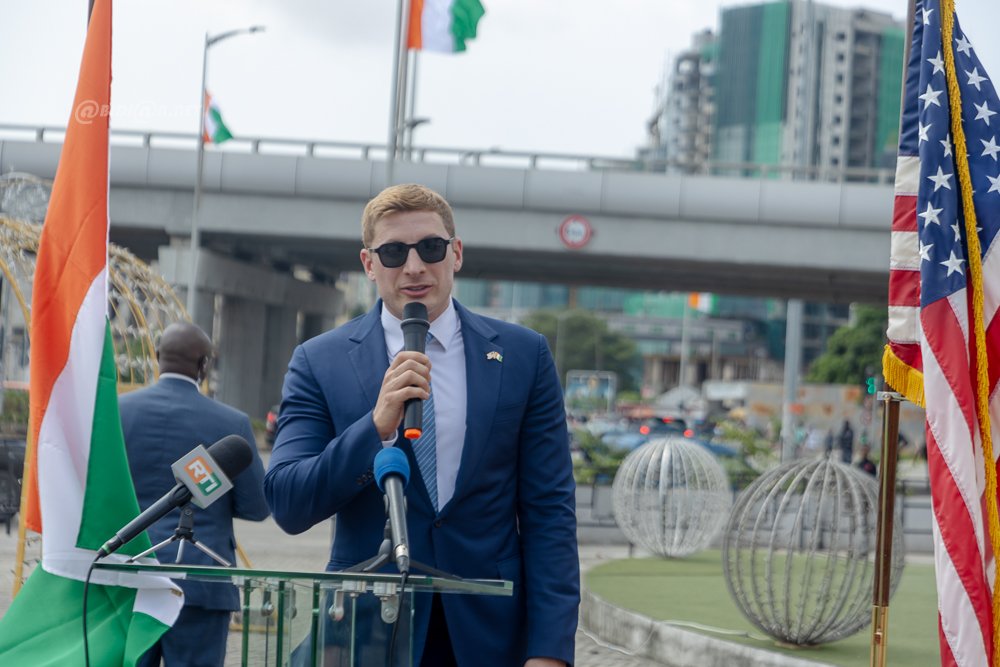 Côte d’Ivoire – Diplomatie : Une importante délégation américaine en visite à l’échangeur de Koumassi avant l’investiture du Président Ouattara