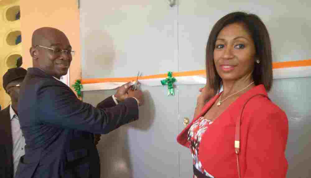 Une ONG réhabilite la bibliothèque du collège COMPA d'Adzopé