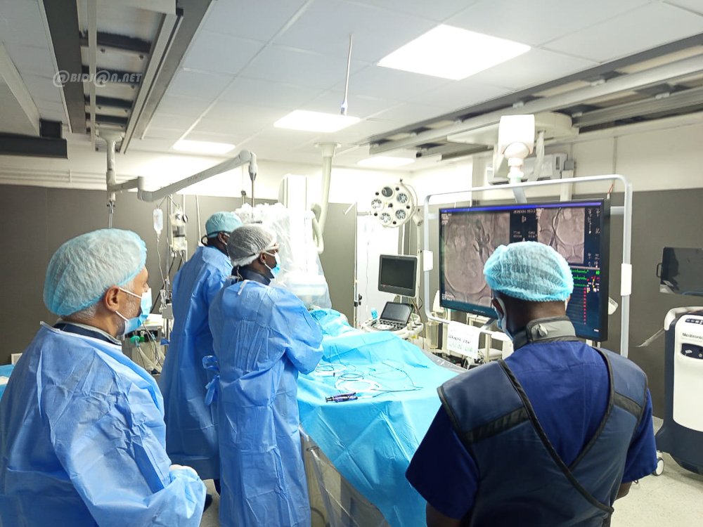 Une première historique en Côte d’Ivoire : l’Institut de Cardiologie d’Abidjan réussit deux remplacements valvulaires aortiques par voie percutanée