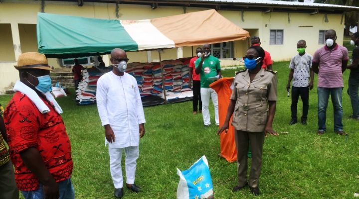 Covid-19 : La mairie de Tabou offre quinze tonnes de riz aux populations
