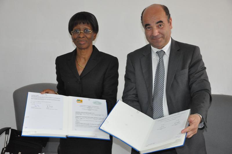 Signature de l’accord-cadre de coopération interuniversitaire entre l’université Félix Houphouët-Boigny (UFHB) et l’université de Pau et des pays de l’Adour (UPPA)