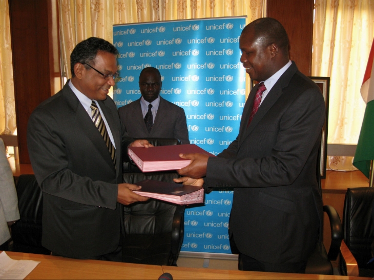 L’UNICEF et le Gouvernement de Côte d’Ivoire signent le plan de travail conjoint 2012-2013