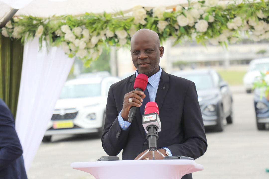 Université Jean Lorougnon Guédé de Daloa : le ministre Adama Diawara remet 10 véhicules d'une valeur de 180 millions FCFA au personnel