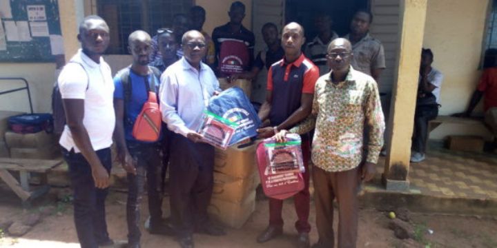 Des kits scolaires remis aux directeurs des écoles primaires publiques de Tengrela