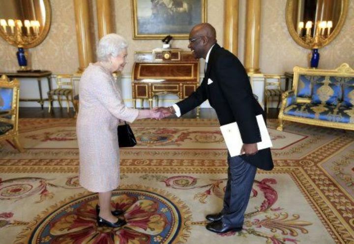 Présentation des lettres de créance du nouvel Ambassadeur ivoirien à la Reine d’Angleterre