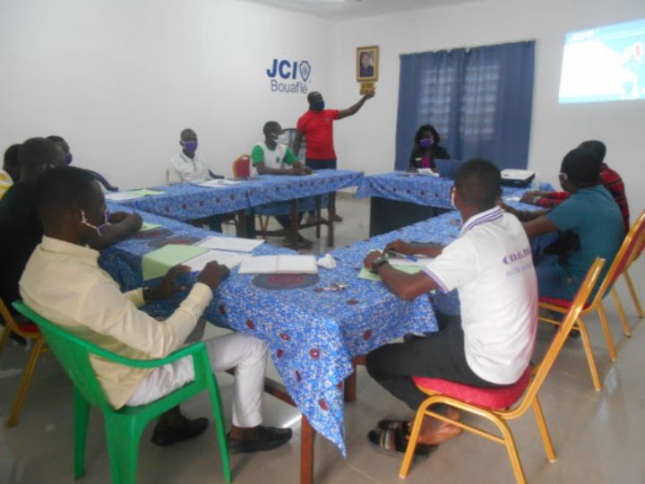 Une vingtaine de jeunes de Bouaflé bénéficient d’une formation sur la gestion d’un projet