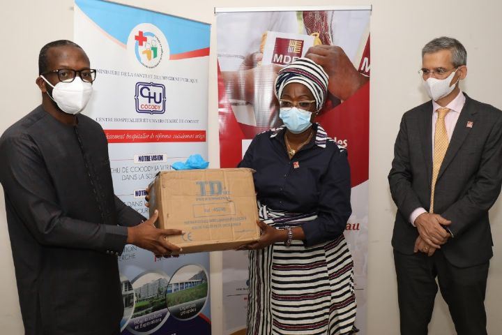 Côte d’Ivoire : une association équipe le CHU de Cocody pour lutter contre la Covid-19