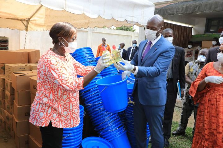 COVID 19: Des kits hygiéniques remis à des collectivités