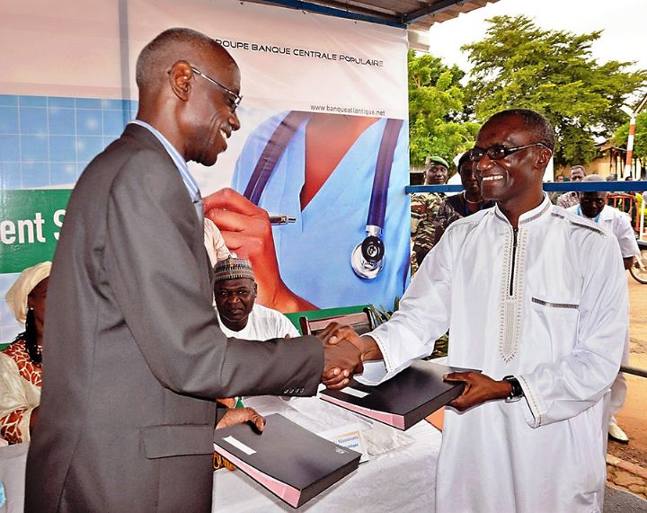 La banque Atlantique finance la construction et l’équipement d’une salle de soins de l’hôpital de Niamey