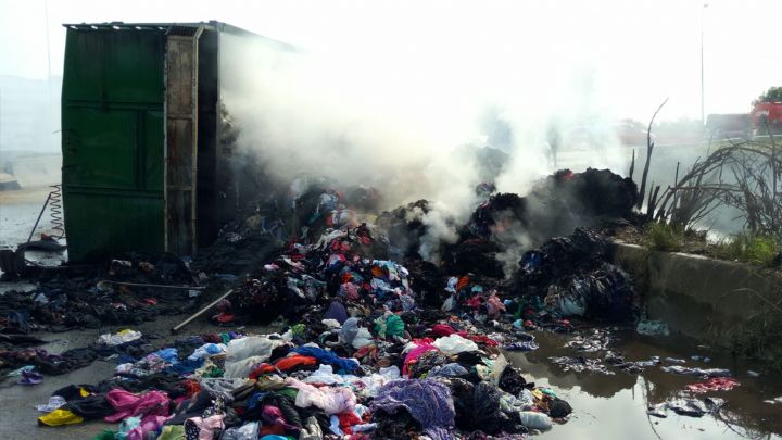 Côte d’Ivoire : un camion se renverse et prend feu à la montée du pont Houphouët-Boigny