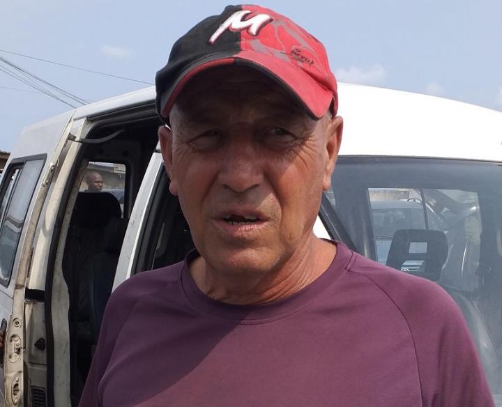 Chauffeur intercommunal, le Français Didier Nozière «se débrouille» à Abidjan