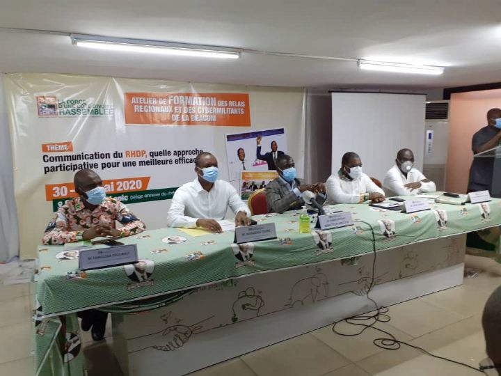 Présidentielle ivoirienne de 2020: les cybermilitants du RHDP en formation à Abidjan