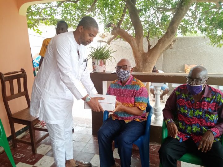 Don de vivres à l’Association des retraités de Bouaflé