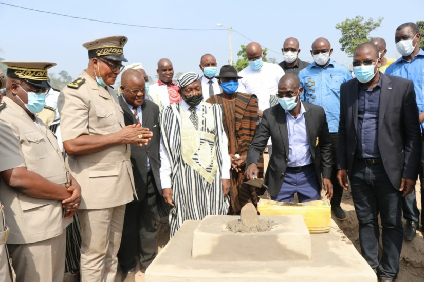 Vagondo Diomandé pose la première pierre de la maternité de Goelè
