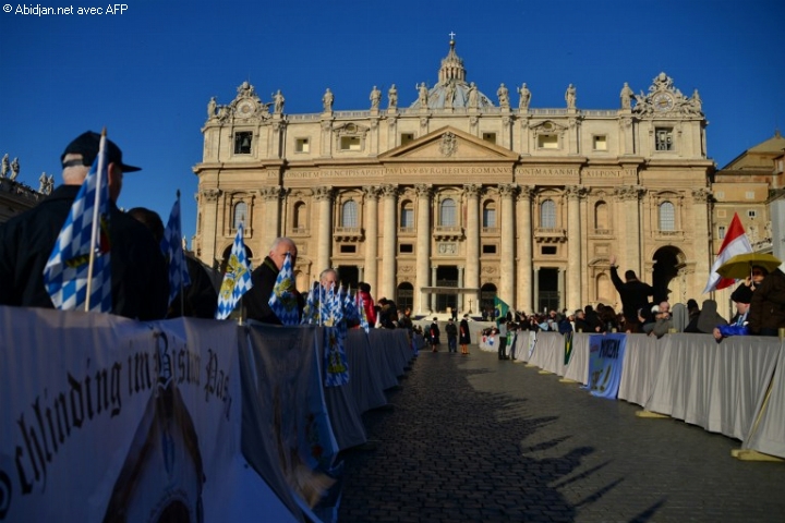 Dernier rendez-vous de Benoît XVI avec les fidèles, émotion au Vatican