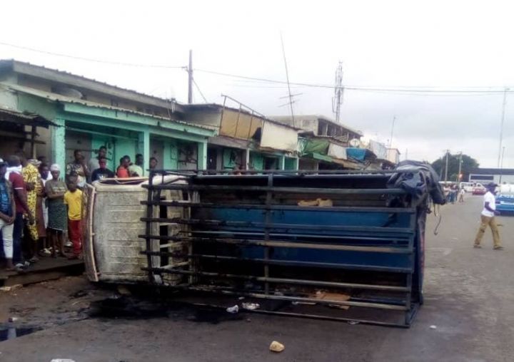 Yopougon : Un véhicule de la gendarmerie incendié par des individus non identifiés (Communiqué)
