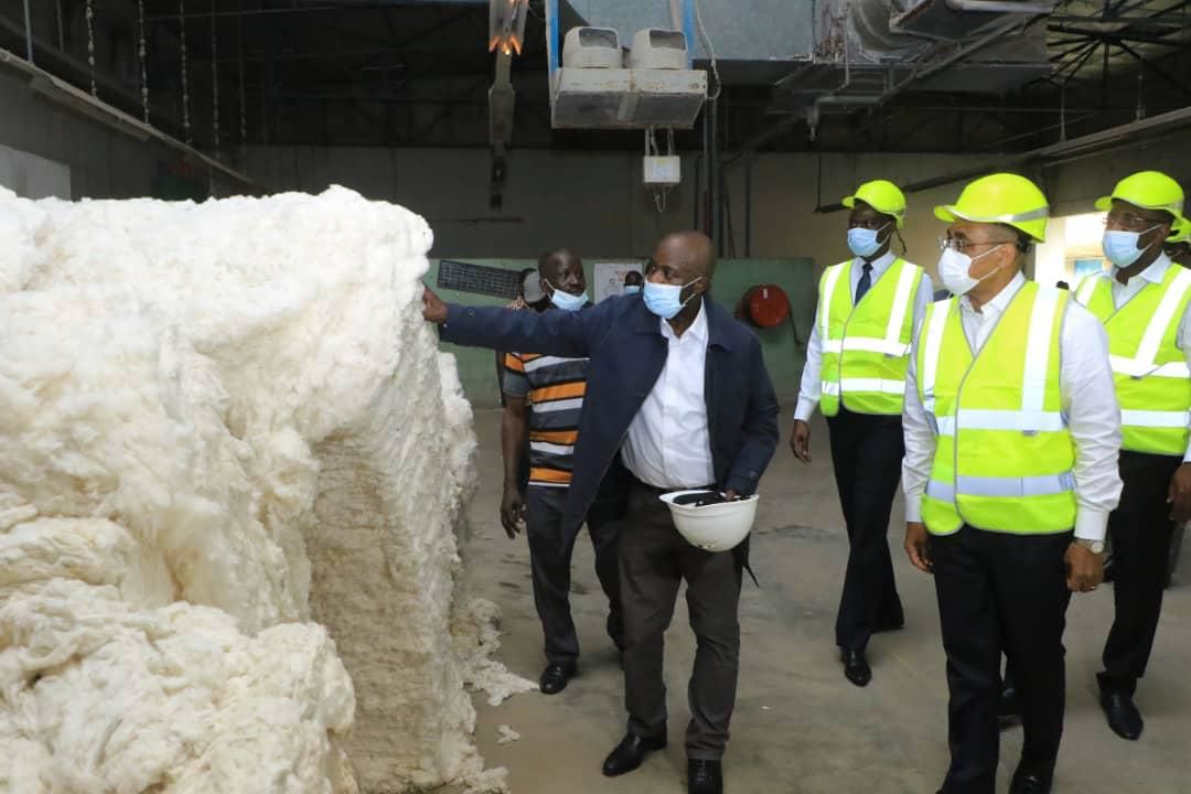 Visite des Ministres Souleymane Diarrassouba et Adama Coulibaly à l’usine UTEXI