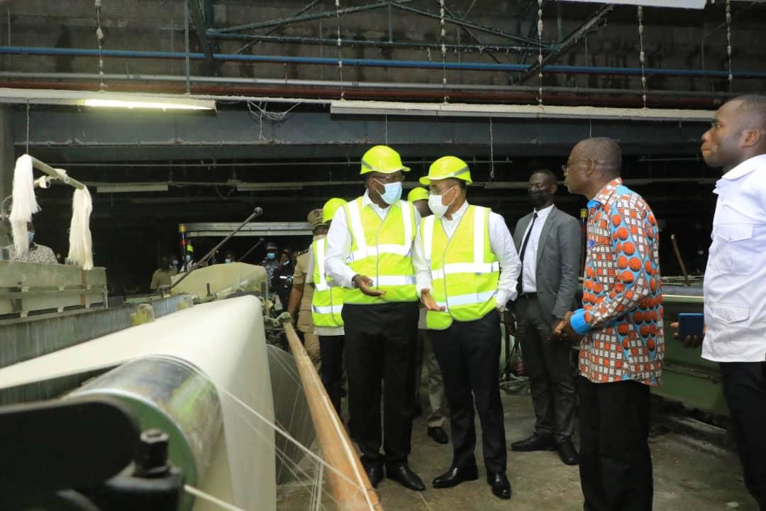 Visite des Ministres Souleymane Diarrassouba et Adama Coulibaly à l’usine UTEXI