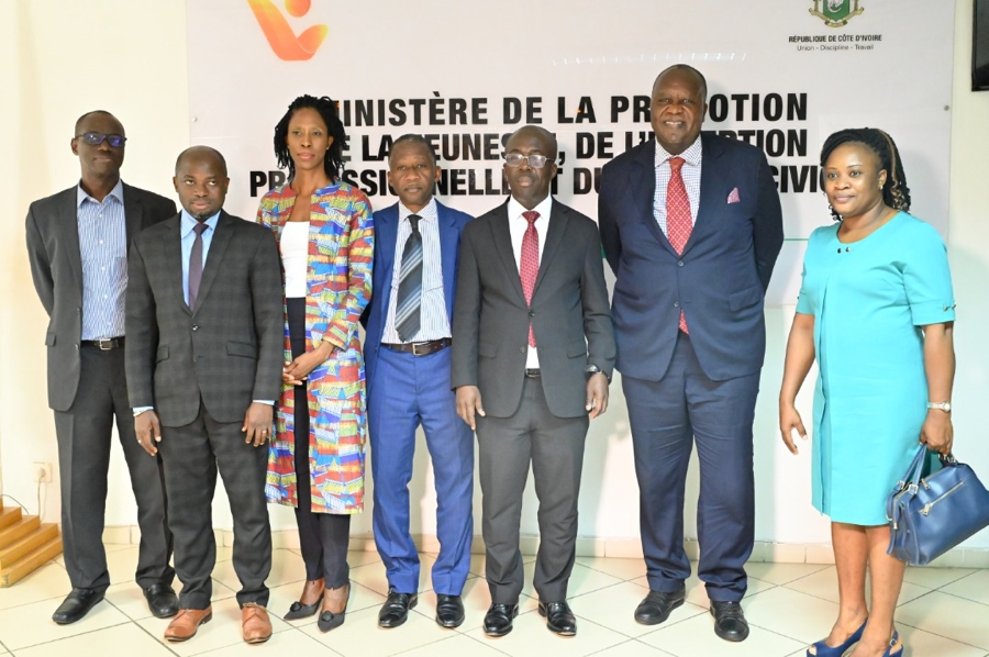 Volontariat: Signature à Abidjan d'un accord pour former des jeunes talents à l'international