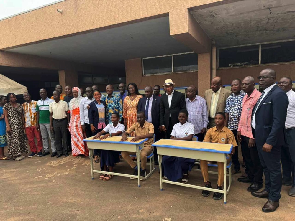 Yamoussoukro/Education : le Ministre Souleymane Diarrassouba offre 2000 tables-bancs à la DRENA