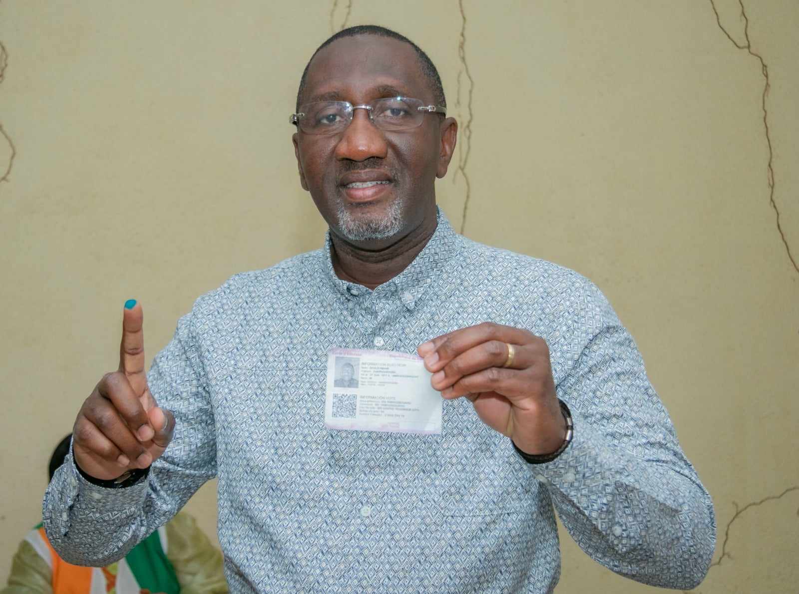 Yamoussoukro/Elections municipales : le Ministre Souleymane Diarrassouba accomplit son devoir citoyen et appelle à un vote dans la paix