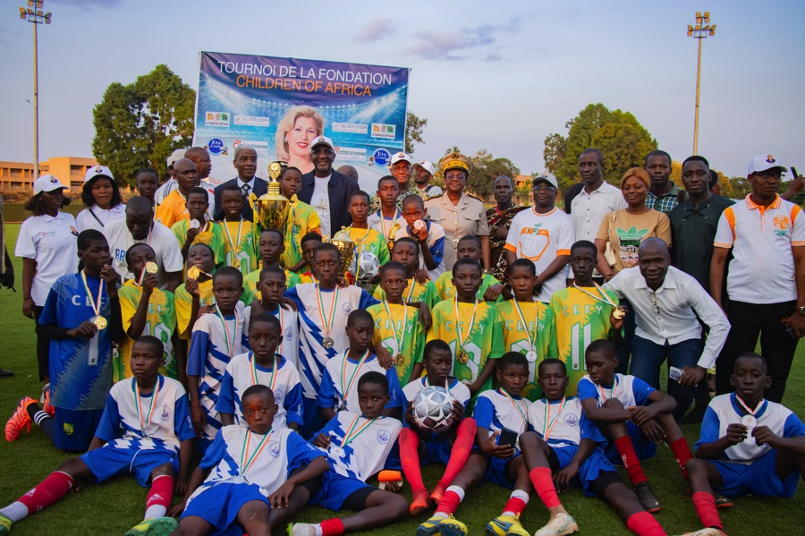 Yamoussoukro/Finale du tournoi Children of Africa : le Ministre Souleymane Diarrassouba salue l’engagement de la Première Dame Dominique Ouattara pour l’épanouissement des jeunes