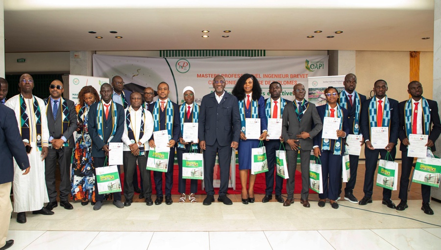 Yamoussoukro/Promotion de l’excellence : le Ministre Souleymane Diarrassouba préside la cérémonie de remise de diplômes de la 2ième promotion des Ingénieurs Brevet de l’INPHB
