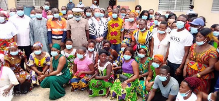 La mine d’or d’Ity prête 40 millions de FCFA à des personnes impactées par le COVID-19 à Zouan-Hounien