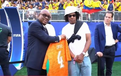Mondial 2026 - le président de la Fif offre le maillot ivoirien au rappeur Jay-Z