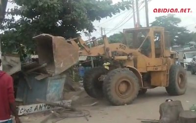 Yopougon Niangon Sud : Opération de déguerpissement des commerces et maquis vers le carrefour SODECI.