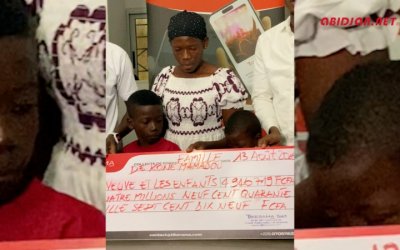 Décès du livreur tué à Abidjan - un chèque de près 5 millions FCFA remis à sa veuve.