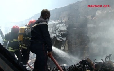 Des commerces réduits en cendres dans un grave incendie à la gare routière.