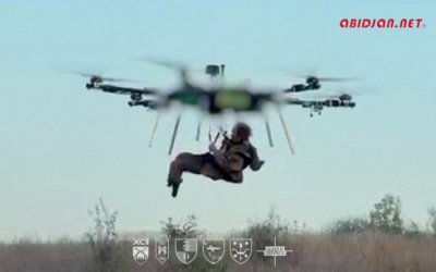L'Ukraine a annoncé avoir réalisé la toute première évacuation mondiale d'un soldat blessé par un drone aérien.