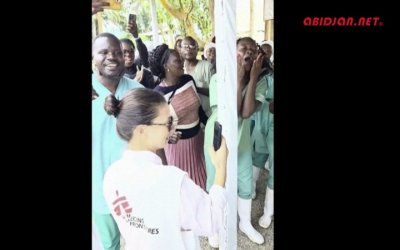 La Joie des médecins après la sortie des derniers patients d'Ebola d'un centre MSF.